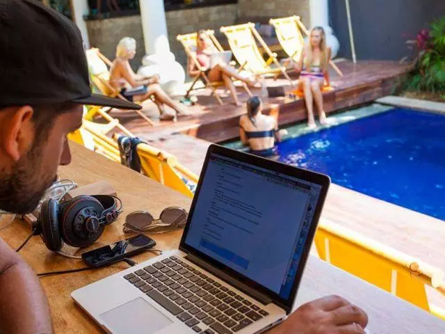 Коворкинг Dojo Bali у бассейна