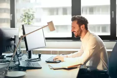 How to Write Professional Emails in the Messengers Era