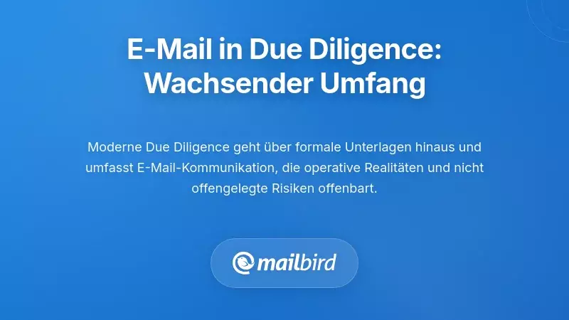 Geschäftsleute prüfen digitale Dokumente und E-Mail-Aufzeichnungen während des M&A Due-Diligence-Prozesses