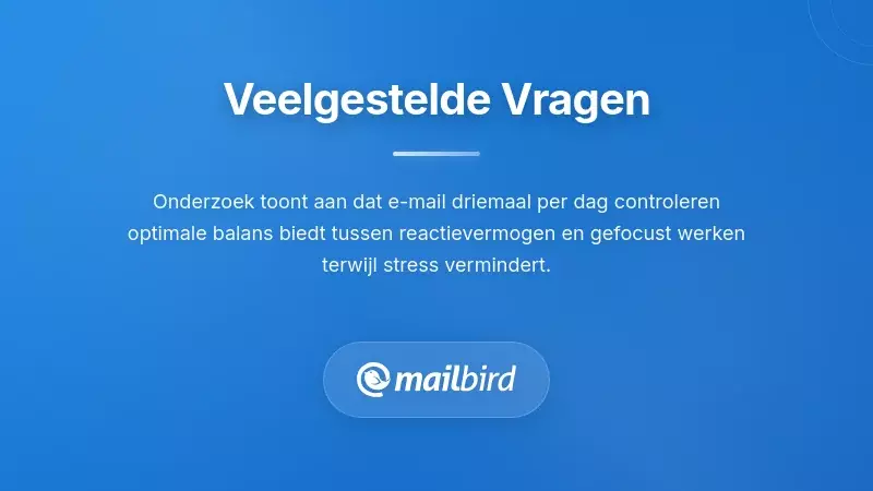 Persoon die e-mail controleert volgens schema met kalender die drie dagelijkse tijdsblokken toont