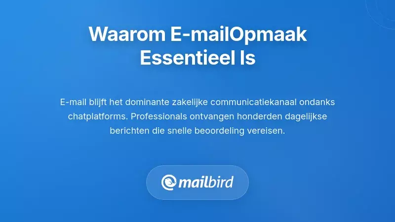 Professioneel die een e-mail op een desktop leest en het belang van e-mailindeling in zakelijke communicatie toont