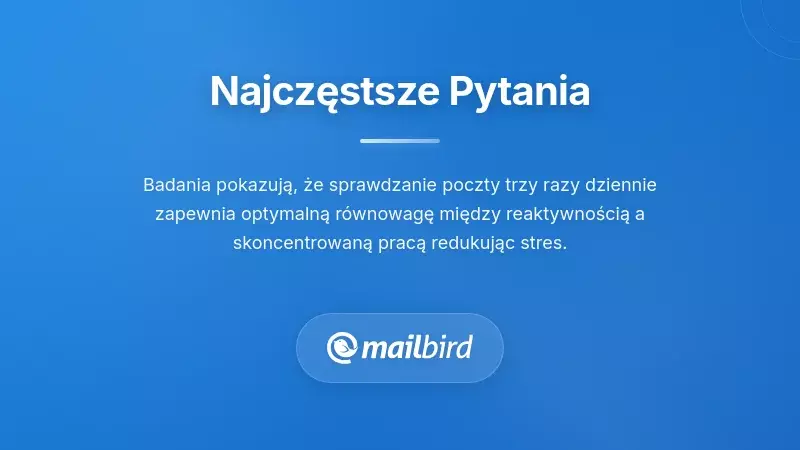 Osoba sprawdzająca e-maile zgodnie z harmonogramem, z kalendarzem pokazującym trzy dzienne bloki czasowe