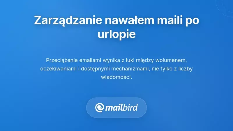 Osoba przytłoczona setkami nieprzeczytanych e-maili po powrocie z urlopu