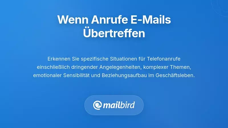 Professionelle Person führt ein Telefongespräch am Schreibtisch, um dringende Kommunikationsprobleme schneller als per E-Mail zu lösen
