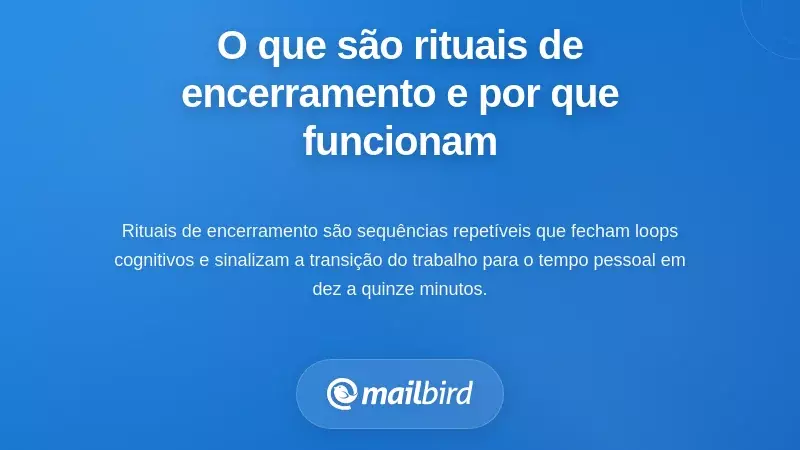 Espaço de trabalho profissional mostrando fluxo de trabalho do ritual de encerramento de email e técnicas de encerramento cognitivo