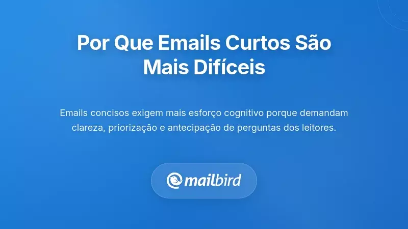 Pessoa a editar cuidadosamente e a refinar um e-mail curto, demonstrando a dificuldade da escrita concisa
