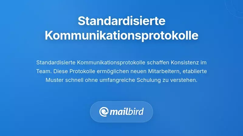Teammitglieder arbeiten gemeinsam an standardisierten E-Mail-Kommunikationsprotokollen und -verfahren