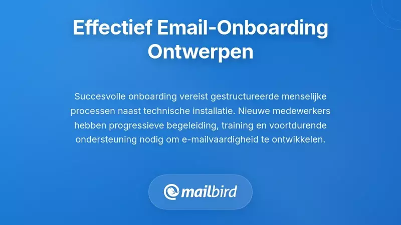 Teamleden die samenwerken aan het ontwerp van het e-mail onboarding proces en planning van de workflow