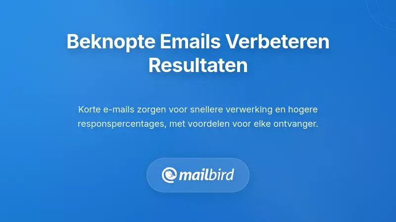 Zakelijke professional ontvangt korte e-mail met positieve reactie die verbeterde communicatie-uitkomsten toont