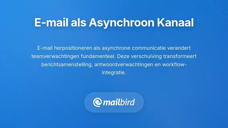 Professional die e-mail controleert op laptop met kalender die asynchrone communicatieschema voor verspreide teams toont