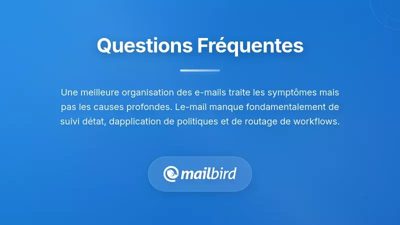 Équipe financière examinant les limites de l'organisation des e-mails pour les processus d'approbation des dépenses
