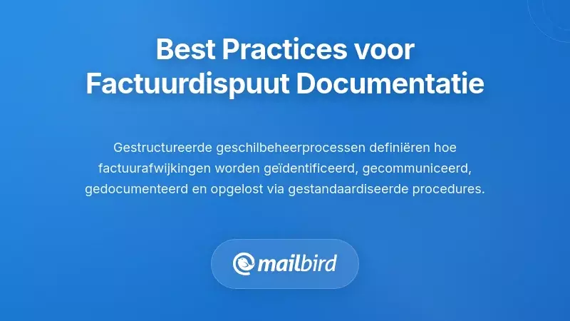 Zakelijke professional die factuurgeschilbeheer documentatie organiseert met een gestructureerd e-mailbeheersysteem
